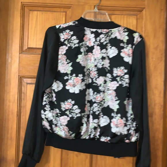 Black and pink jacket. Light weight size M - Picture 2 of 2